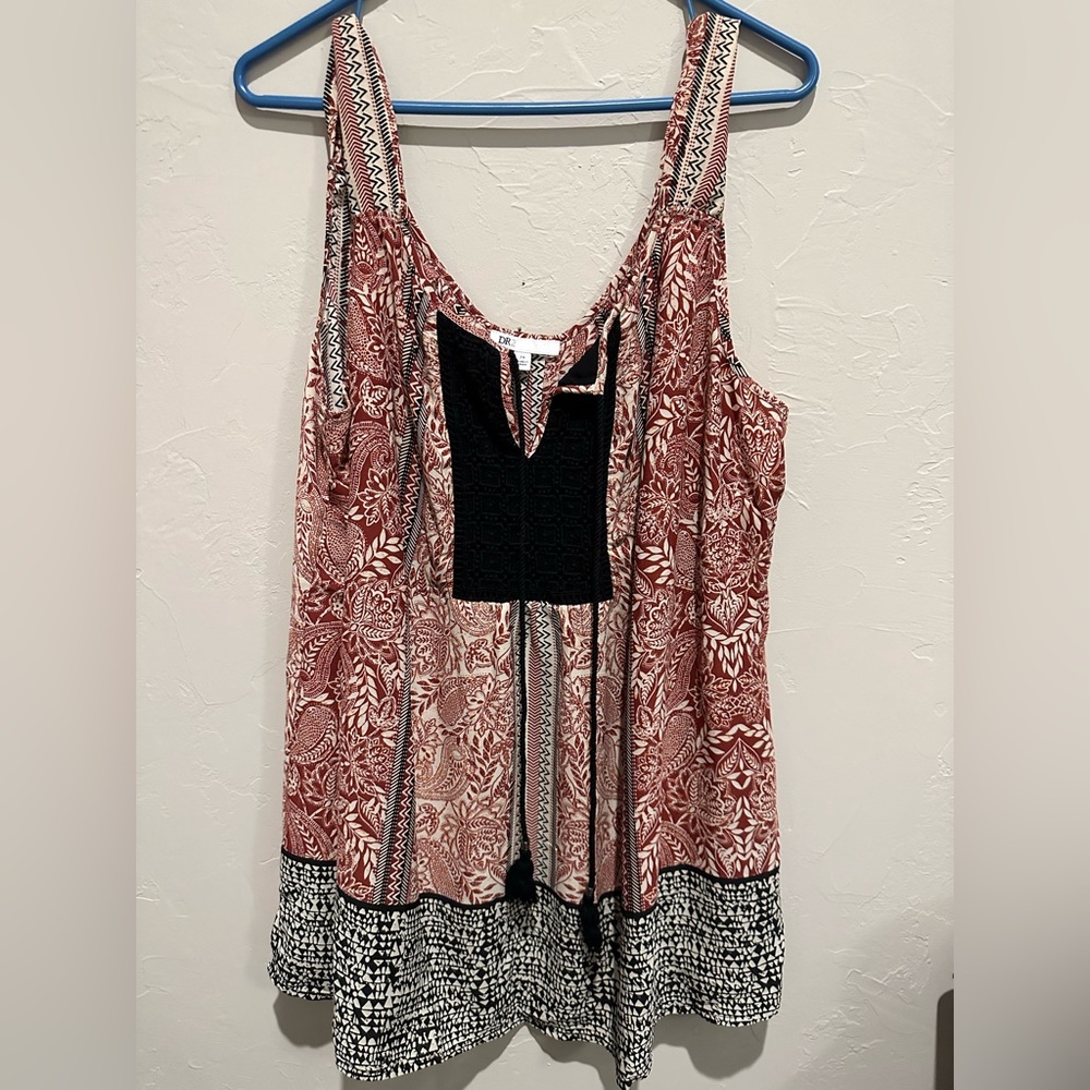 Plus size cream/red/black tank top size 2